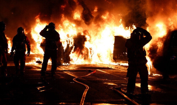 Fransa'da protestolar sürüyor... Dört kentte sokağa çıkma yasağı!
