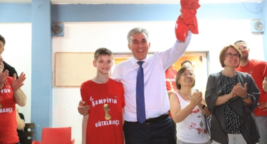 Güzelbahçe basketbolda zirvede... Alt yapı şampiyonları Güzelbahçe’den