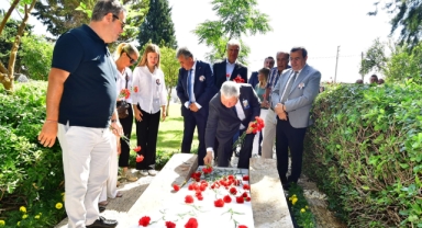 İzmir, Ahmet Piriştina'yı unutmadı... Vefatının 19'uncu yılında mezarı başında anıldı