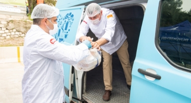 İzmir Büyükşehir Belediyesi ihtiyaç sahiplerini unutmadı... 77 bin haneye 30 milyon 800 bin liralık kaynak ayrıldı