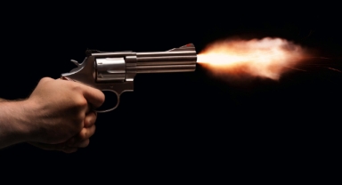 İzmir'de kavgayı ayırmaya çalışan polis vuruldu... İki şüpheli gözaltına alındı!