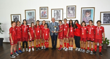 Karabağlar'a 2'ncilik getirmişlerdi... Başkan Selvitopu'nu ziyaret ettiler!