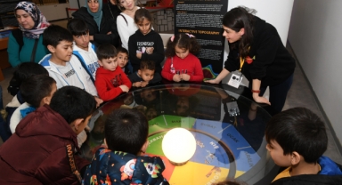 Karabağlarlılardan yoğun ilgi... Nasreddin Hoca 26 bin ziyaretçiye kapılarını açtı! 