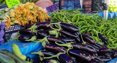 Karşıyaka’da atalık tohumların mahsulleri tezgahları süsledi 
