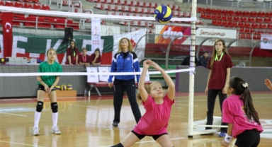 Karşıyaka'da yaz dönemi için spor okulları oluşturuluyor... 