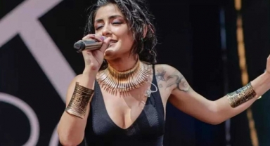 Melek Mosso’nun ödül konuşması sosyal medyada gündem oldu: “Ben bu ödülü kadınların ruhlarına armağan olarak alıyorum”