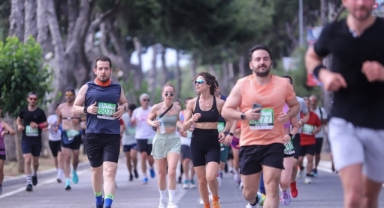Sporcular bu sefer tatil için değil koşmak için Çeşme'ye gitti