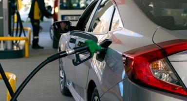 40’a merdiven dayadı: Benzine iki lira daha zam geliyor!