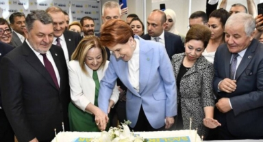 Akşener'e sürpriz doğum günü kutlaması 