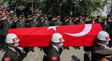 Askeri araç ile otomobil kazasında yaralanmıştı: Bir asker kaldırıldığı hastanede şehit oldu