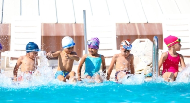 Bayraklı Belediyesi'nin yüzme kursuna yoğun ilgi: Bir haftada 200 çocuk kayıt oldu