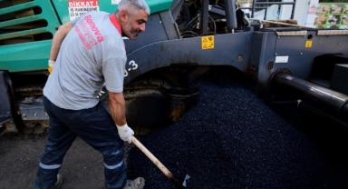 Bornova Belediyesi 2023'ün ilk altı ayında 26 bin ton asfalt üretti! 