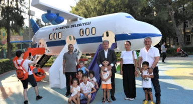 Bornova Belediyesi parklarda bakım ve yenileme çalışmalarına devam ediyor