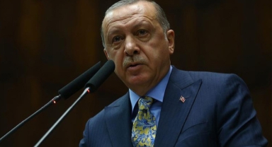 Cumhurbaşkanı Erdoğan’ın fotoğrafına bıyık çizdiği için tutuklanan genç tahliye edildi! 