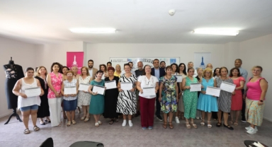 Emekler karşılığını aldı... Narlıdereli Meslek Fabrikası Kursiyerleri sertifikalarına kavuştu! 