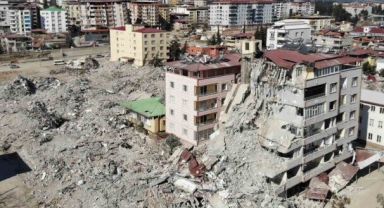 Facianın eşiğinden dönüldü: Gece yarısı iki bina yıkıldı!