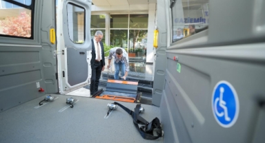 Gaziemir Belediyesi'nden engelleri ortadan kaldıran hizmet 