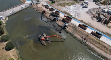 İzmir Büyükşehir Belediyesi'nden dip tarama ve temizlik çalışması... Atatürk Organize Sanayi Bölgesi Deresi temizleniyor