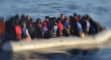 İzmir’de can pazarı... Lastik botta sürüklenen göçmenler kurtarıldı!