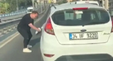 İzmir'de trafikte maganda şoku: Aracın dikiz aynasını kırdı