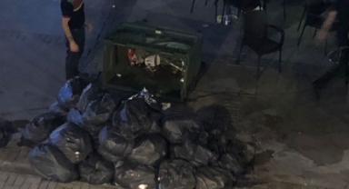 İzmir'in vitrin caddesi fast food çöplüğü oldu!