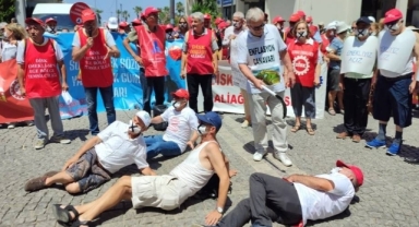 İzmirli emekliler düşük maaşlar için buluştu: 