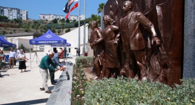Karabağlar Belediyesi Madımak'ta katledilen aydınları unutmadı... 