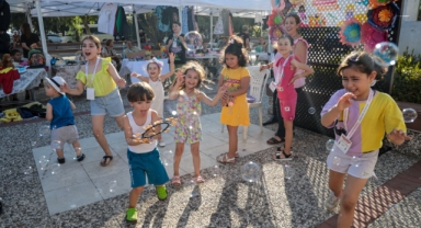 Karşıyakalı çocuklar ikinci el pazarında buluştu... 