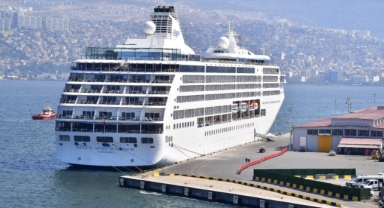 Kruvaziyer gemileri İzmir'e yanaşmaya devam ediyor