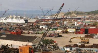 Libya'da uzun yıllar kimyasal atık depolamak için kullanıldı... Zehir gemisi Aliağa'da!