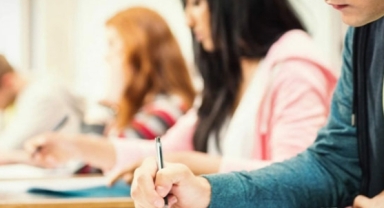 Türkiye yüzyılı üniversite öğrencilerini teğet geçti 