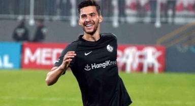 Umut Nayir adım adım sarı laciverte 