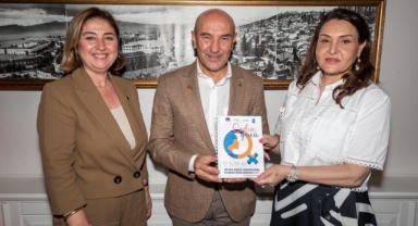 Azerbaycanlı iş kadınları Başkan Soyer’i ziyaret etti