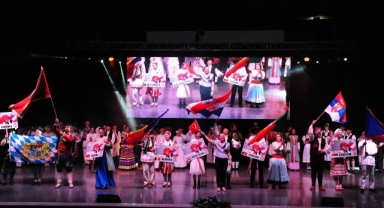 Balçova'da halk, dansla buluştu: Meksikalılar, Almanlar horon oynadı 