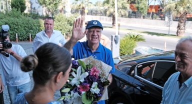 Başkan Engin görevine alkışlarda döndü: 