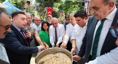 Buca'da aşure dualarla karıldı