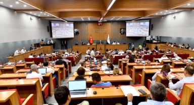 Büyükşehir Meclisi’nden Başkan Soyer’e yetki