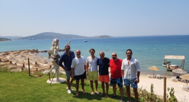 Çeşme'nin yeni gözdesi Qum Beach ünlü isimleri ağırladı