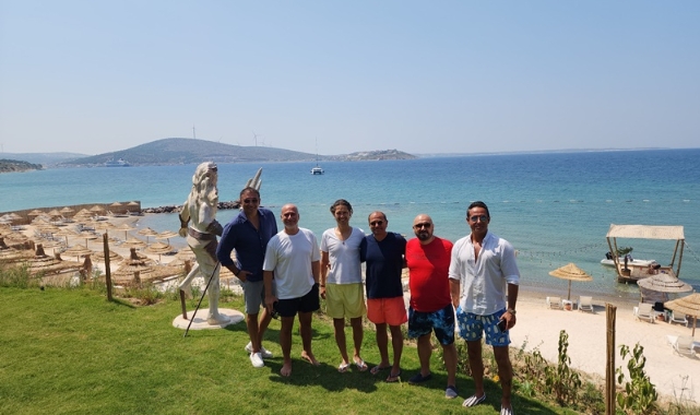 Çeşme'nin yeni gözdesi Qum Beach ünlü isimleri ağırladı