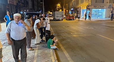 Depremde balkondan atlayan 23 kişi yaralandı