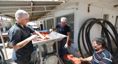 Efes Selçuk'ta domattan salçaya gelenekselleşen iş birliği