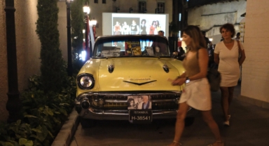 Göksel Arsoy’un 1957 model Chevrolet’si Sanathane’de sergilendi