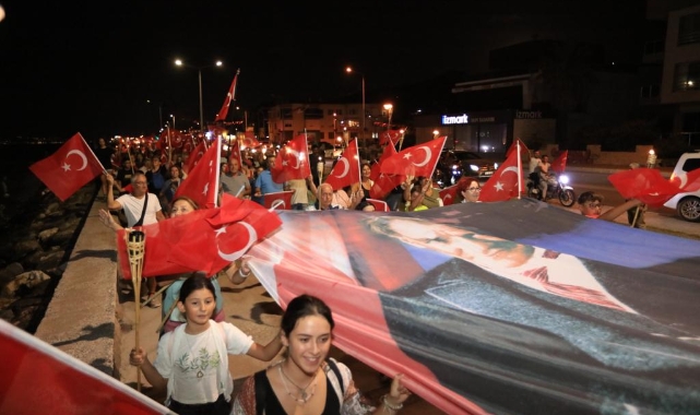 Güzelbahçe Belediyesi'nden Zafer Korteji ve Konser