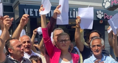 İYİ Parti Karabağlar İlçe Başkanı Aysel Yavaş Ersöz’den görevden alma iddialarına yanıt: “Mantıklı mıdır bu?”