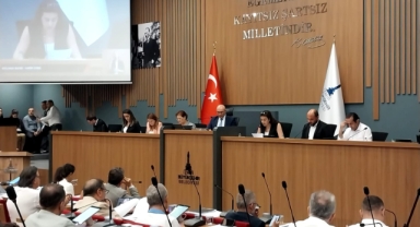 İzBB meclis toplantısında Örnekköy gerginliği: “İzmir Büyükşehir Belediyesi'nin itibarı bu kadar ucuz değil”