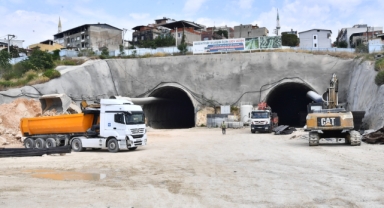İzmir trafiğini rahatlatacak proje: Buca Onat Tüneli yolu yarıladı
