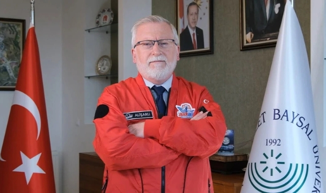 Rektör, faaliyet raporuna Atatürk'ün değil kendi fotoğrafını koydu: