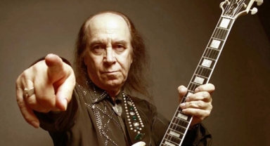 Usta sanatçı Erkin Koray hastaneye kaldırıldı