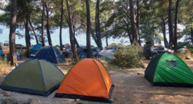 Vatandaşlar tatillerini çadırda geçirdi