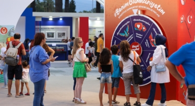 92. İEF bünyesindeki Belediyeler Sokağı büyük ilgi görüyor